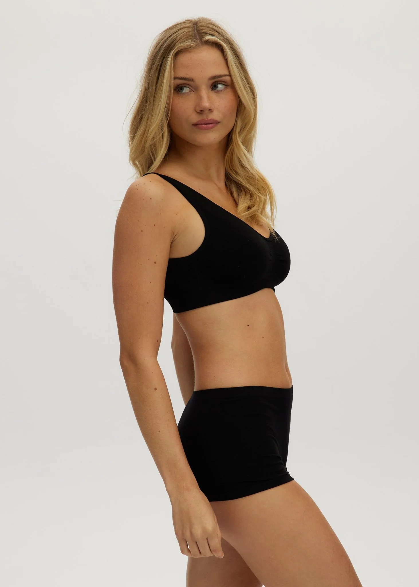 Seamless Shaping Bra - Image 3